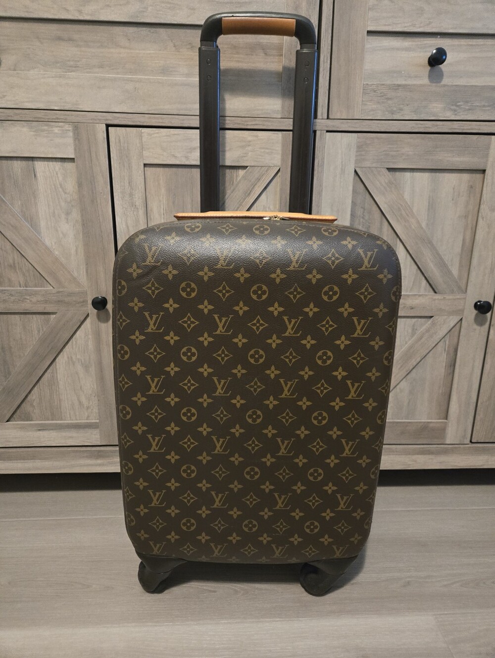 Louis Vuitton Zephyr 55 Rolling Luggage